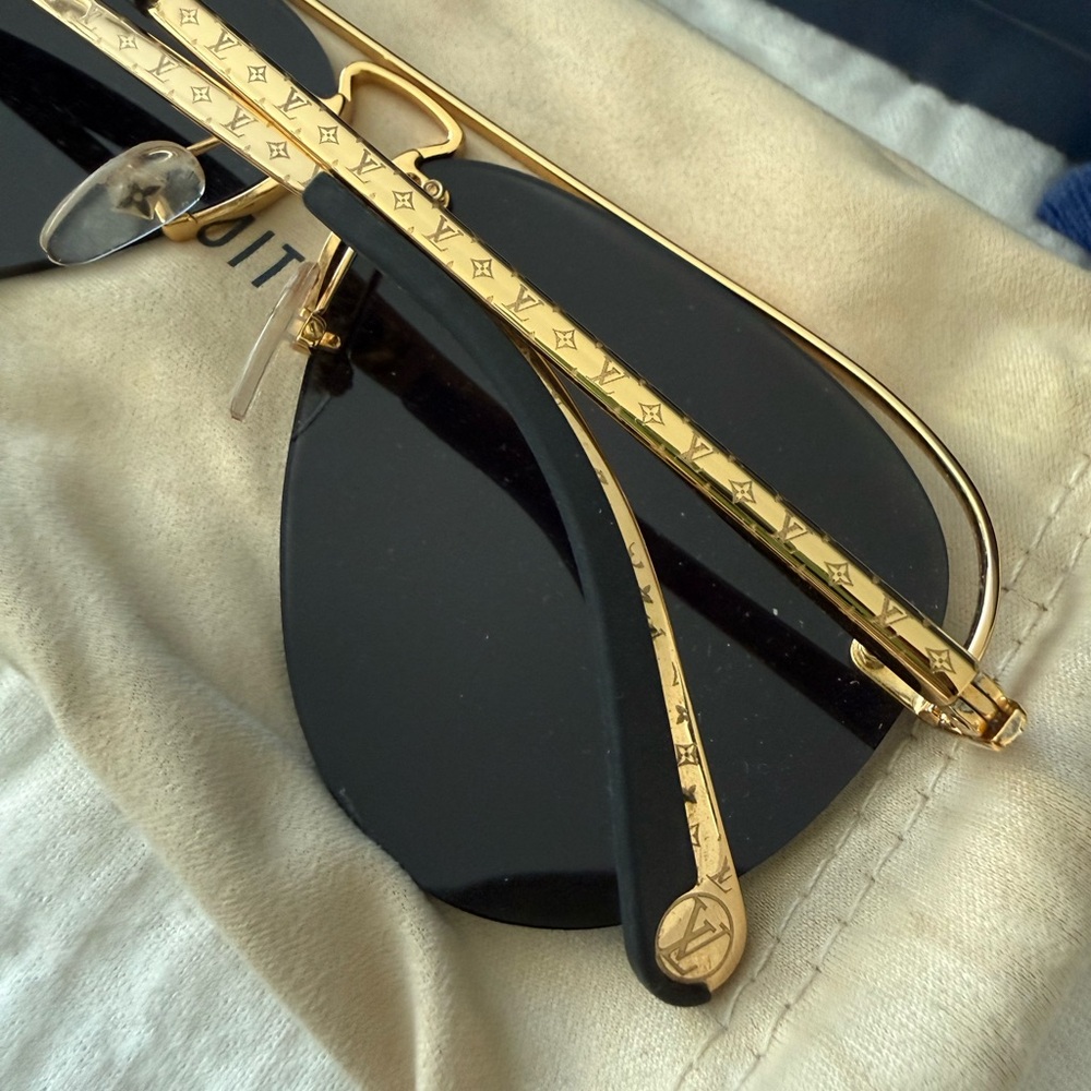 Louis Vuitton Gold/Gray Monogram Grease Aviator Sunglasses Z1172W - Picture 6 of 15